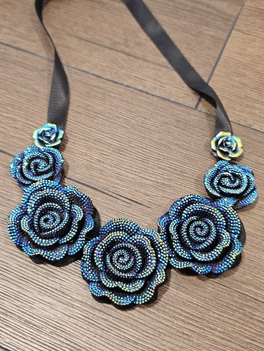 Betsey Johnson Blue AB Crystal Rose Ribbon Statement Bib Necklace RARE